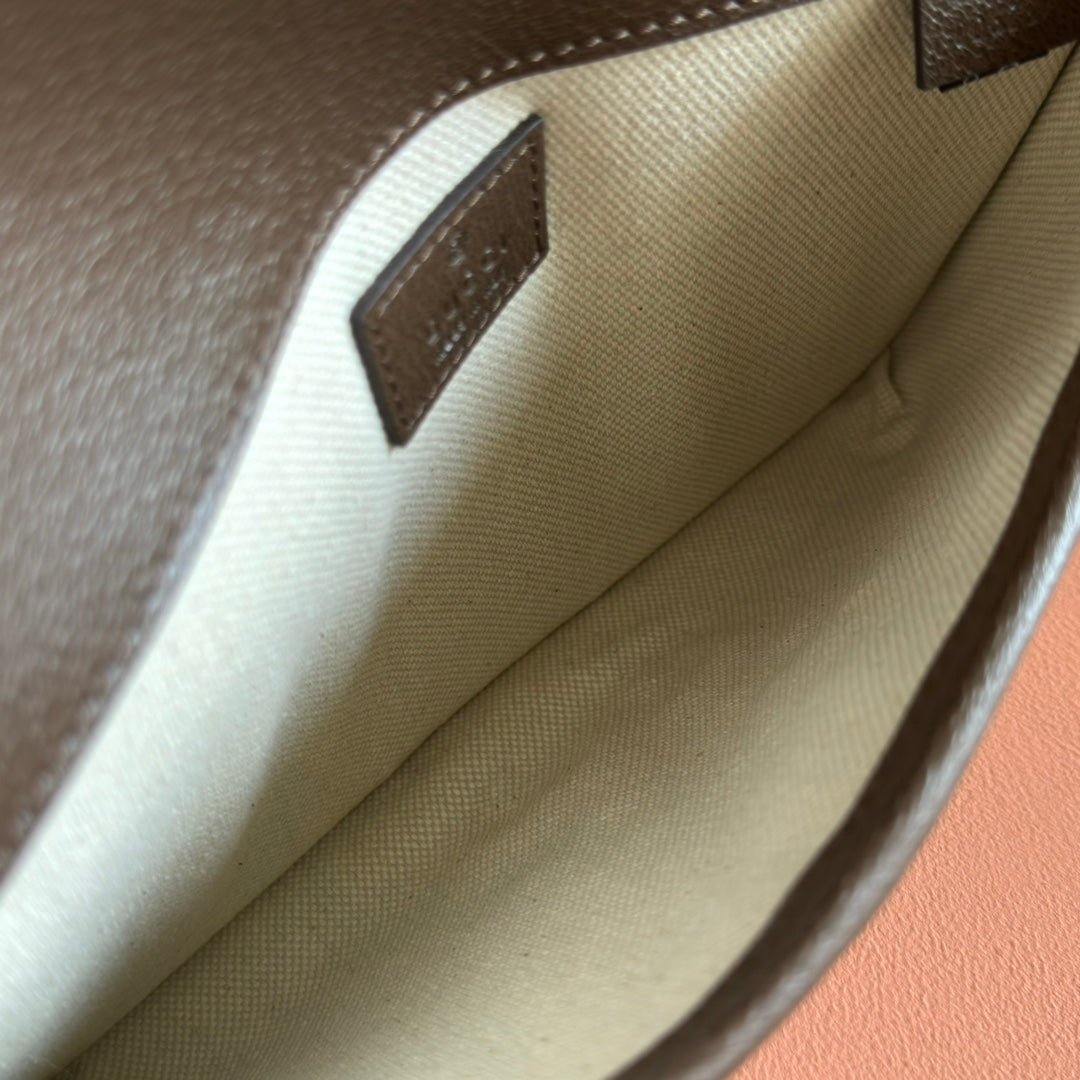 Original leather with full set of packaging, Ophidia series small waist bag, Ophidia series blends traditional essence with modern design, crafting a dazzling new creation. This men's waist bag cleverly combines accessories and canvas, reinterpreting