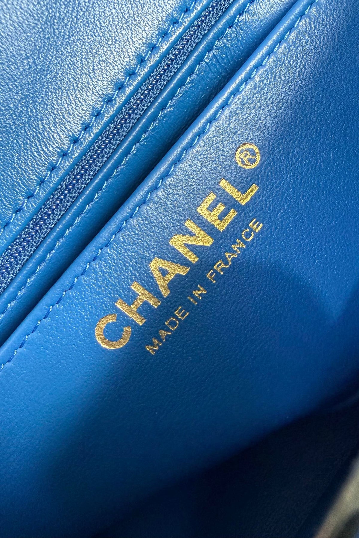 Upgraded version (full leather inside and outside) CF 20cm lambskin. Exclusive product on the market. Please see the pictures for leather details and workmanship. It is perfect. Welcome to compare. 116 electro-optical blue gold buckle.
