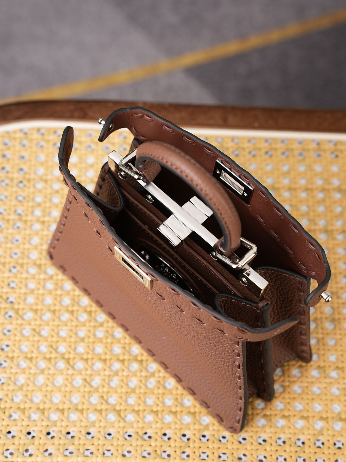 Model 15009 Caramel Brown Size 20cm Details Caramel Brown Hand sewn Peekaboo ISeeU Medium Handbag Litchi Pattern Calfskin Material with Classic Twisted Lock Soft Nappa Leather Lining on Both Sides Separated by Hard Dividers with Buckle Internal Pocket