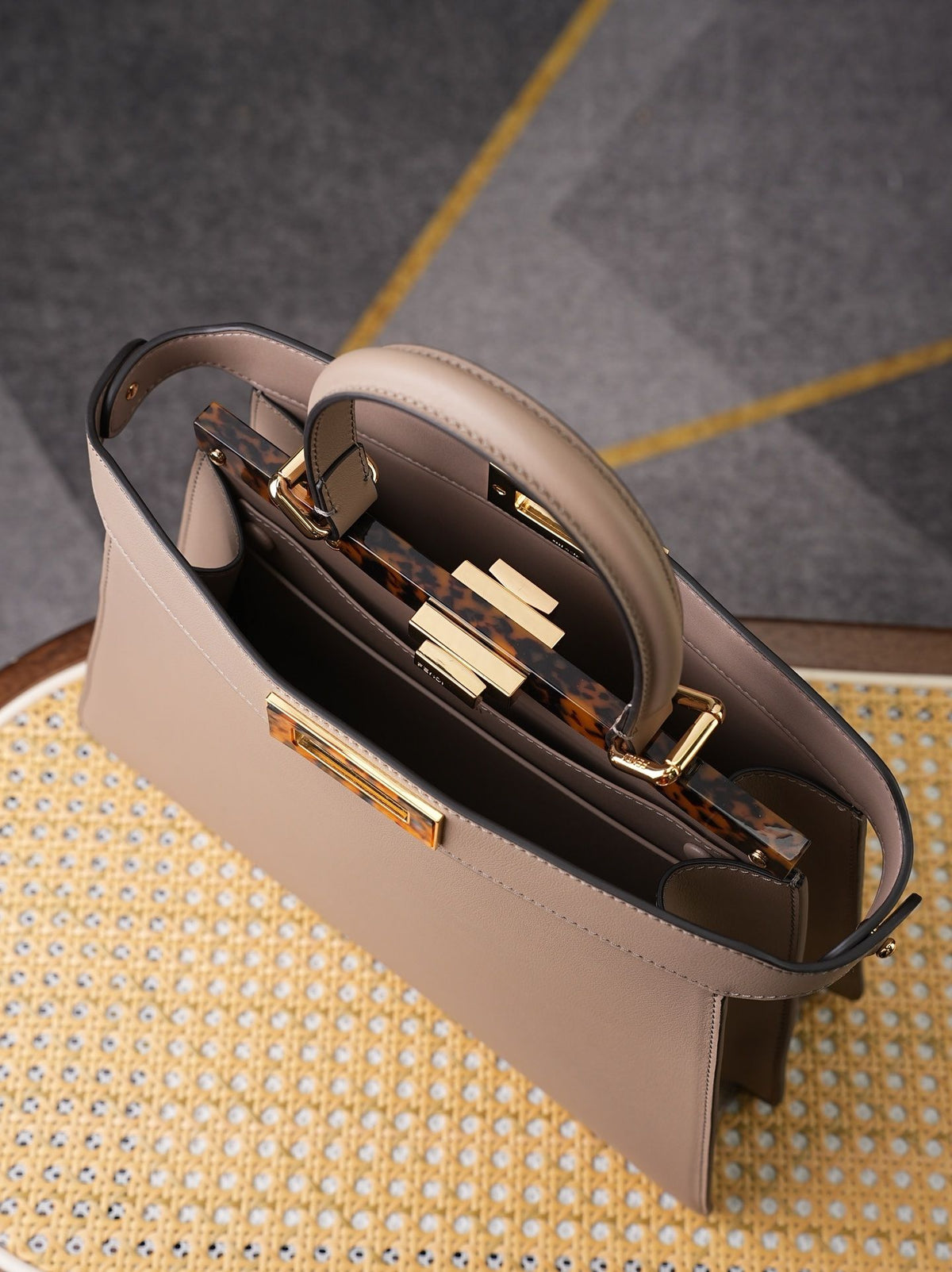Model 8005, large size, 33x25x13cm