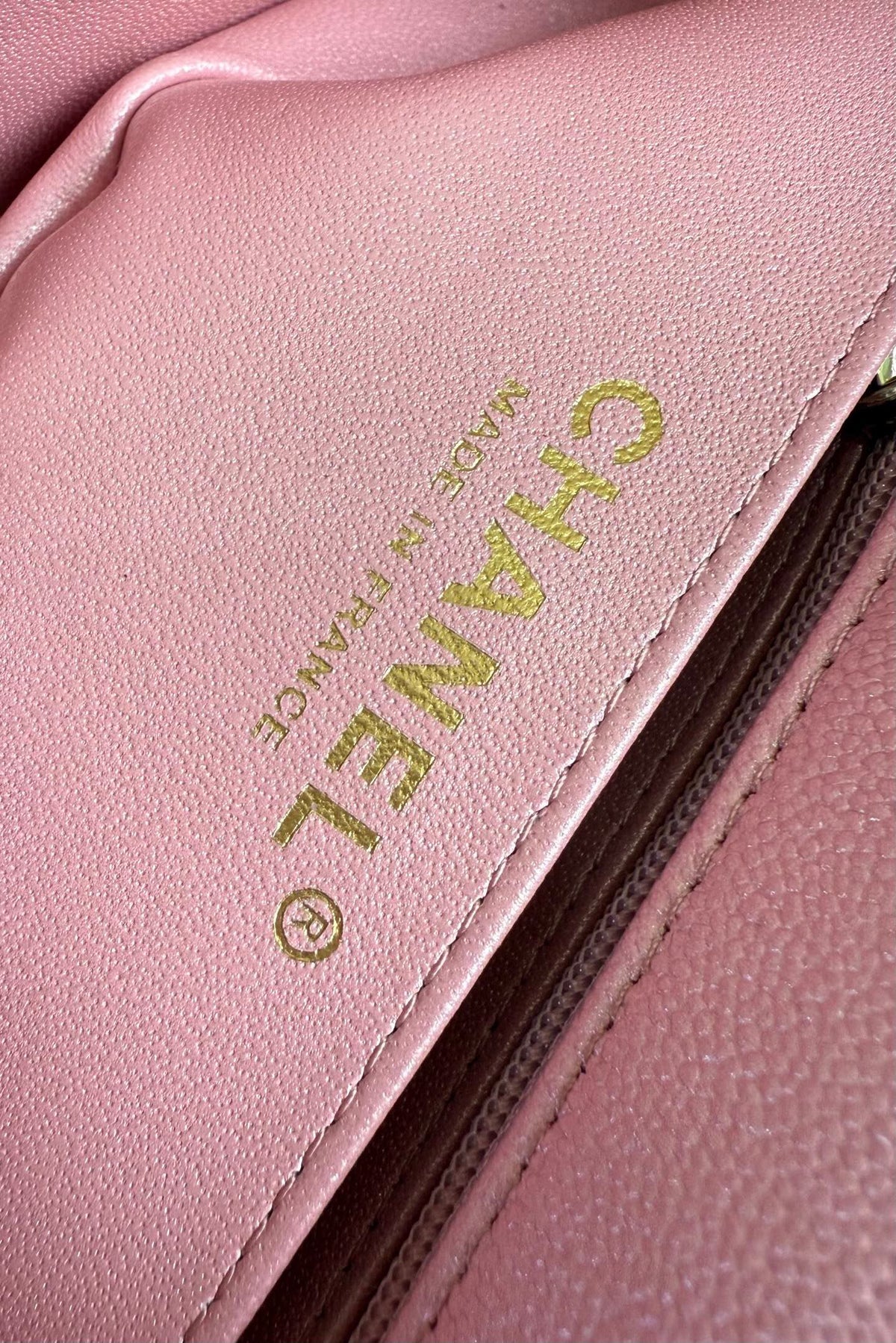 CF1116 new product fine ball pearlescent cowhide caviar (ball pattern) brand new upgraded version of the top original single item. Original leather imported from France. The fullness of the rhombus. The shape of the whole bag is particularly perfect in