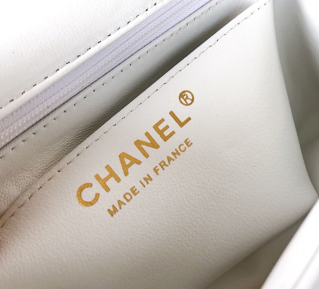 Fang Fatzi Mini 17cm CF has a very feminine elegance and inherits classics. It is listed as the historical sales champion and is an indispensable piece in every pink fan’s wardrobe. 17cm650 Sheepskin