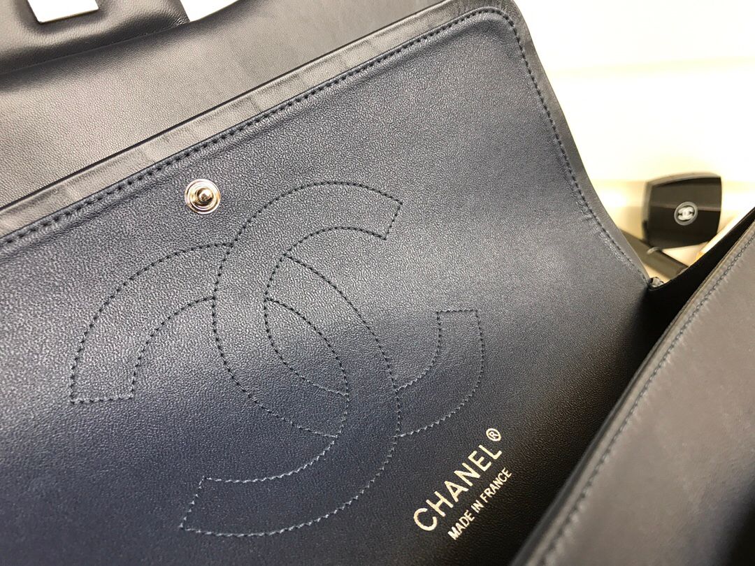 Upgraded version A1113 So beautiful that no one has friends CF Classic diamond series Original lambskin small buckle version Professionally customized heavyweight hardware shoulder straps Handmade wiring Lining leather Exquisite hot stamping font Uniform