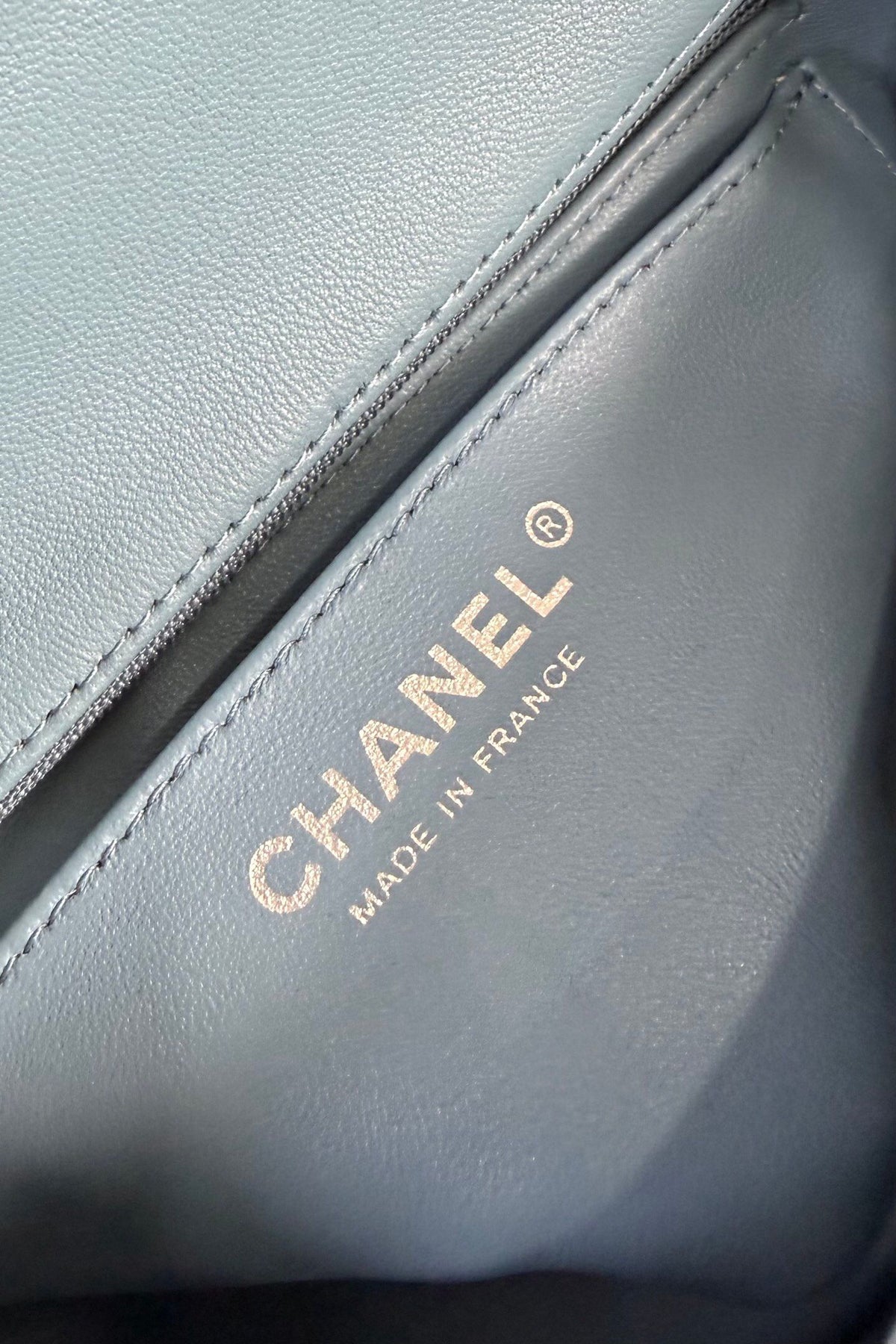 Upgraded version (full leather inside and outside) CF 20cm lambskin. Exclusive good product on the market. Please see the pictures for leather details and workmanship. It is perfect. Welcome to compare. 116 light blue