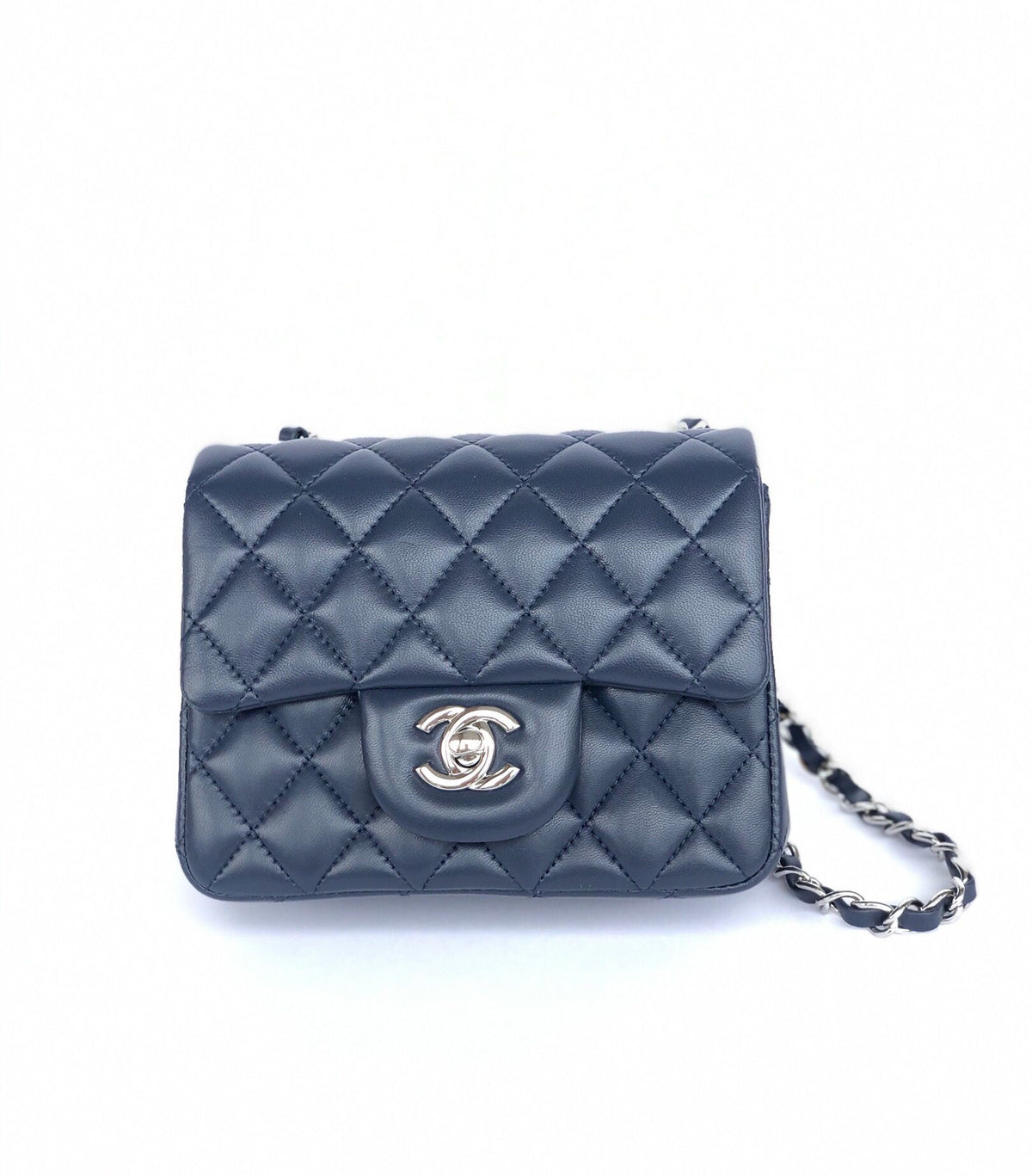 Fang Fatzi Mini 17cm CF has a very feminine elegance and inherits classics. It is listed as the historical sales champion and is an indispensable piece in every pink fan’s wardrobe. 17cm650 Sheepskin