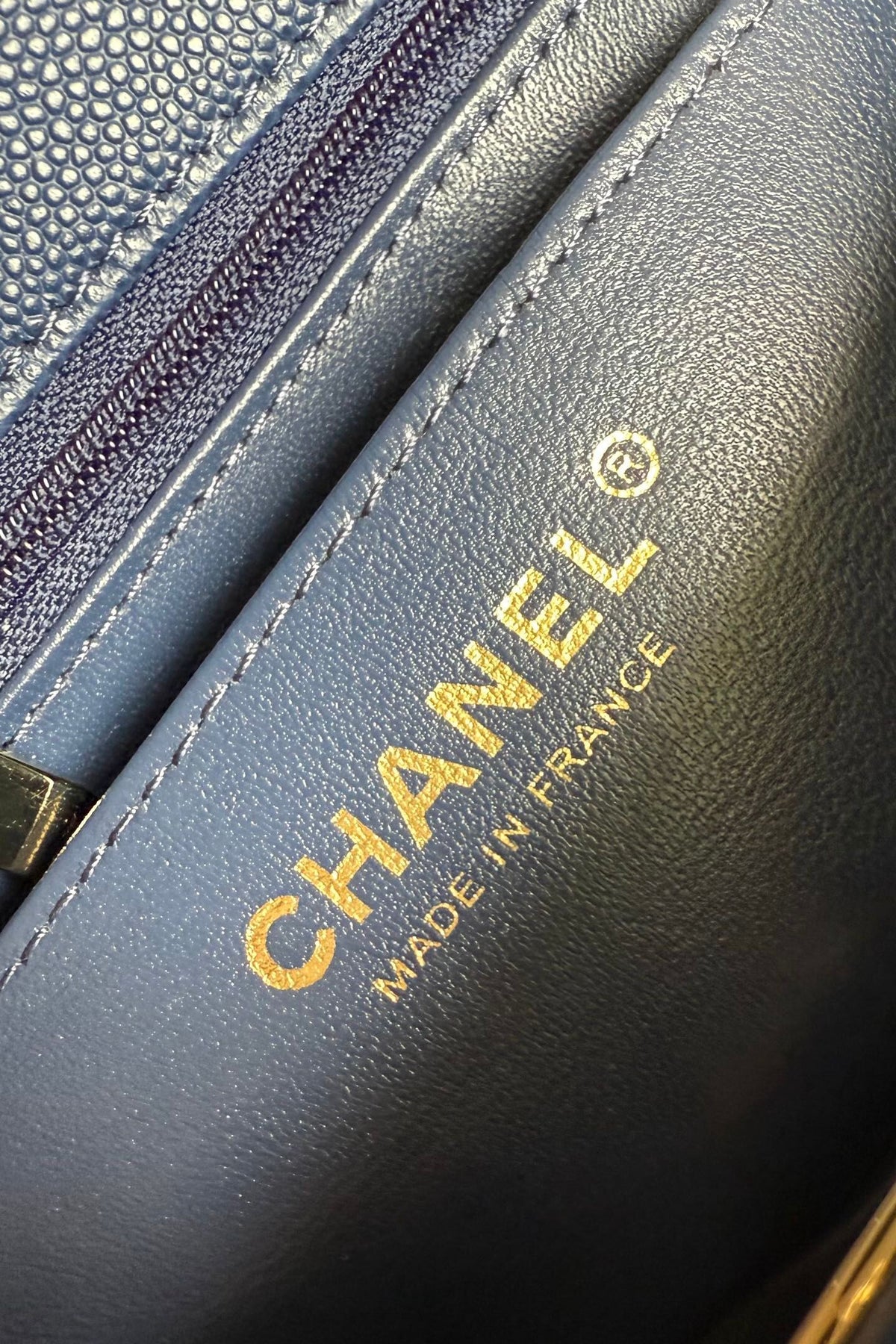 CF1116 new product fine ball pearlescent cowhide caviar (ball pattern) brand new upgraded version of the top original single item. Original leather imported from France. The fullness of the rhombus. The shape of the whole bag is particularly perfect in