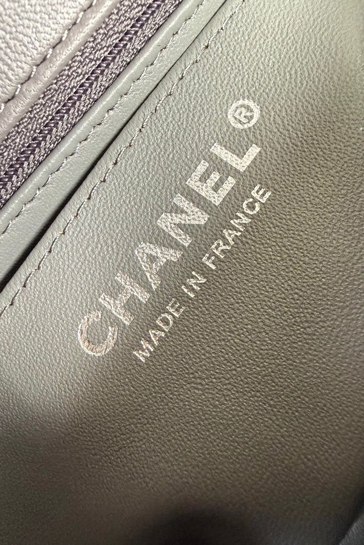 Upgraded version (full leather inside and outside) CF 20cm lambskin. Exclusive product in the market. Please see the pictures for leather details and workmanship. It is perfect. Welcome to compare. 116 Gray Silver