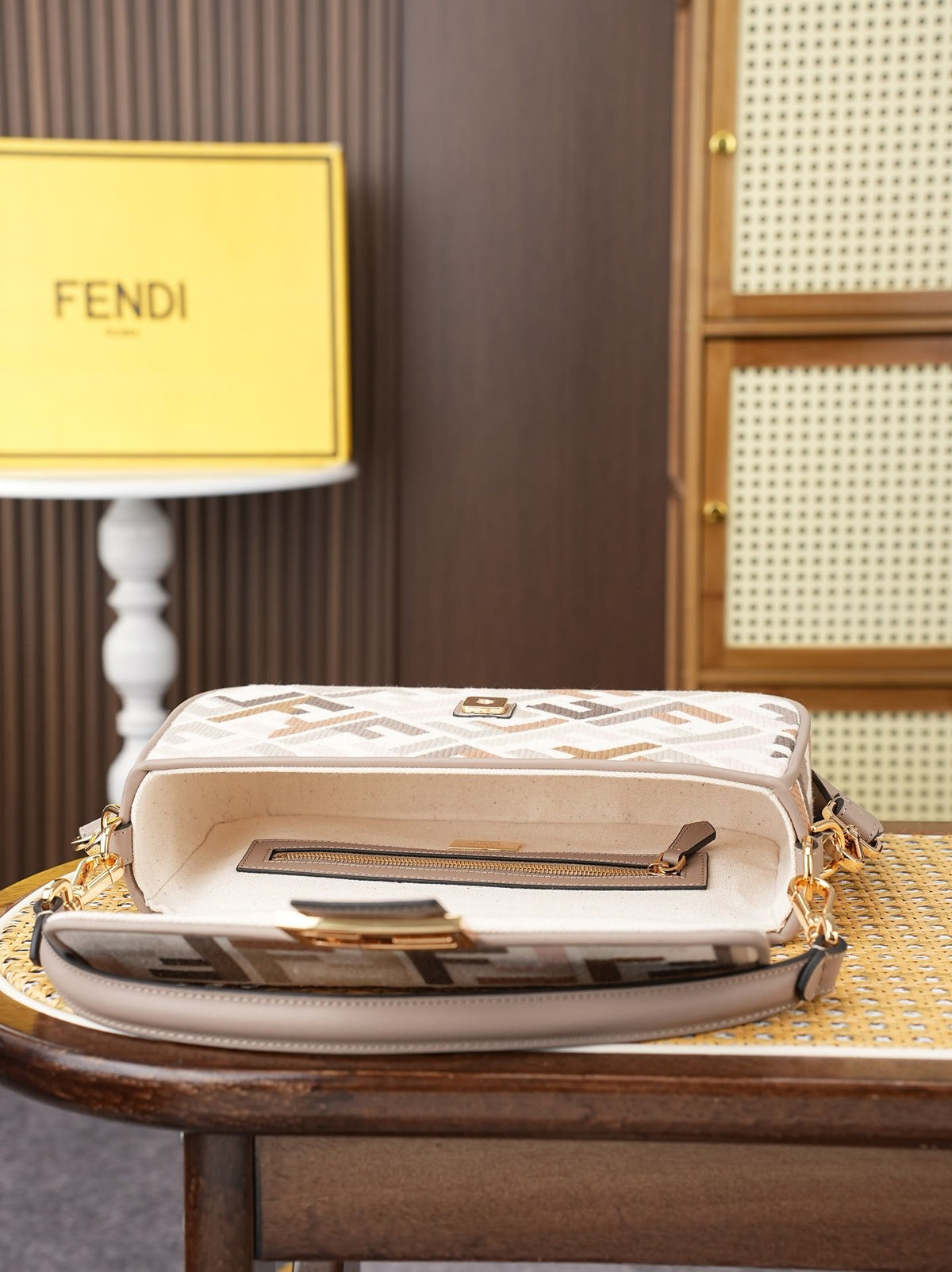 Model 6005, size 266.5 x 13.5 cm
