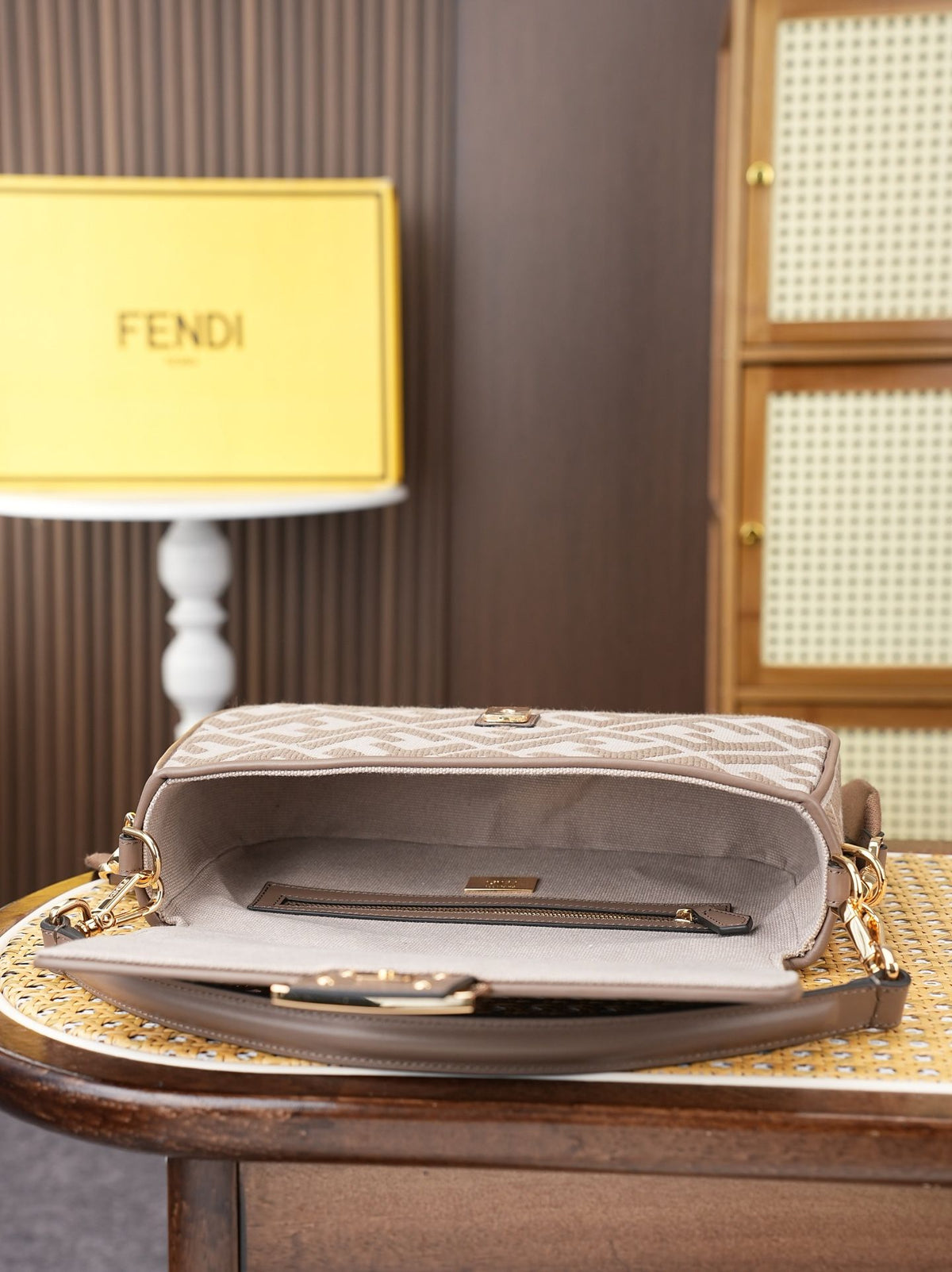 Model 6005, size 266.5 x 13.5 cm