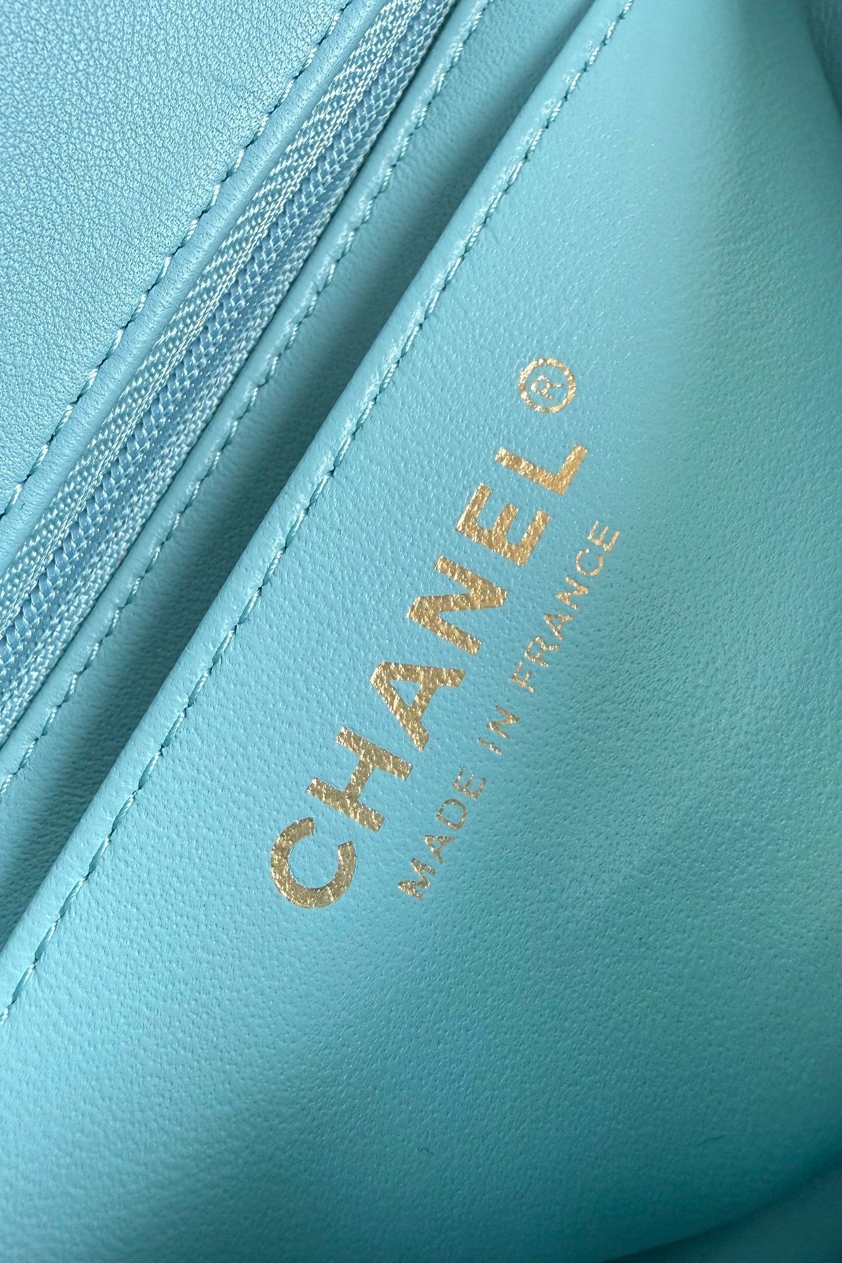 Upgraded version (full leather inside and outside) CF 20cm lambskin. Exclusive good product on the market. Please see the pictures for leather details and workmanship. It is perfect. Welcome to compare 116 Tiffany Blue Gold.