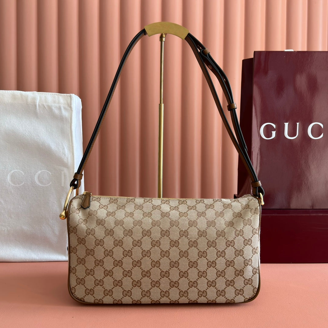 The original factory configuration, fully packaged, presents the Gucci Half Horsebit series in a modern style, reinterpreting one of the brand's most iconic elements. This series cleverly blends casual silhouettes with the iconic half-horsebit buckle