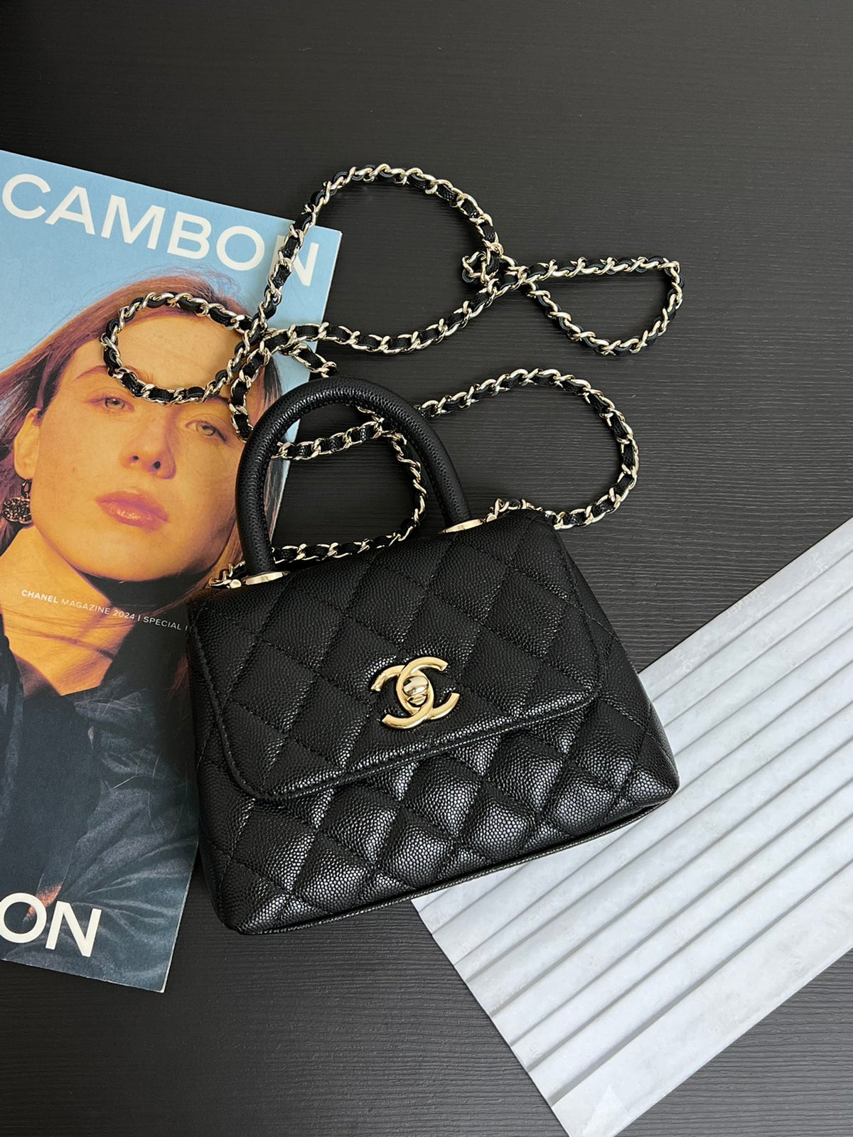 Original factory leather stock 24kcocohandle is really eye-catching. Super beautiful capacity, okay to carry, beautiful and practical. Size 11.514.55.5cm 99410