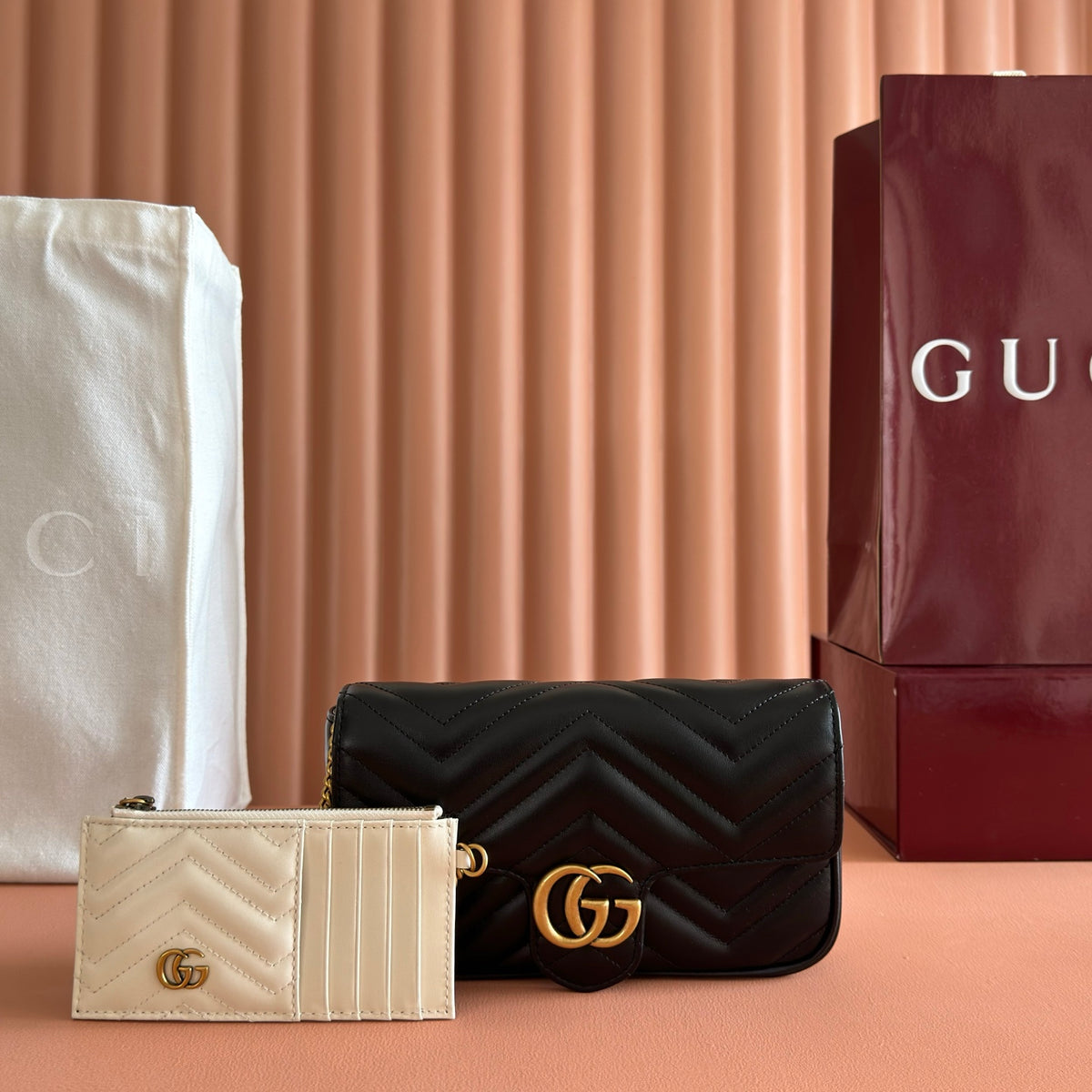 Original leather with full packaging Marmont series decorative card bag mini chain wallet accessory design injects traditional essence into the brand's modern style, bringing timeless items to the wardrobe. This mini chain card bag is equipped with a