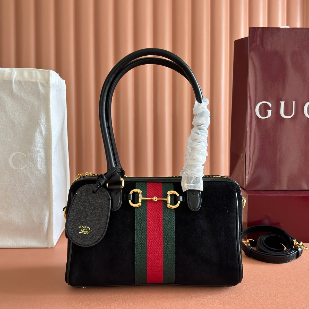 Comes with original factory packaging and a full set of accessories. This small handbag reinterprets the classic silhouette, featuring the brand's signature woven strap and canvas details, as well as soft materials. The dark brown leather edging paired