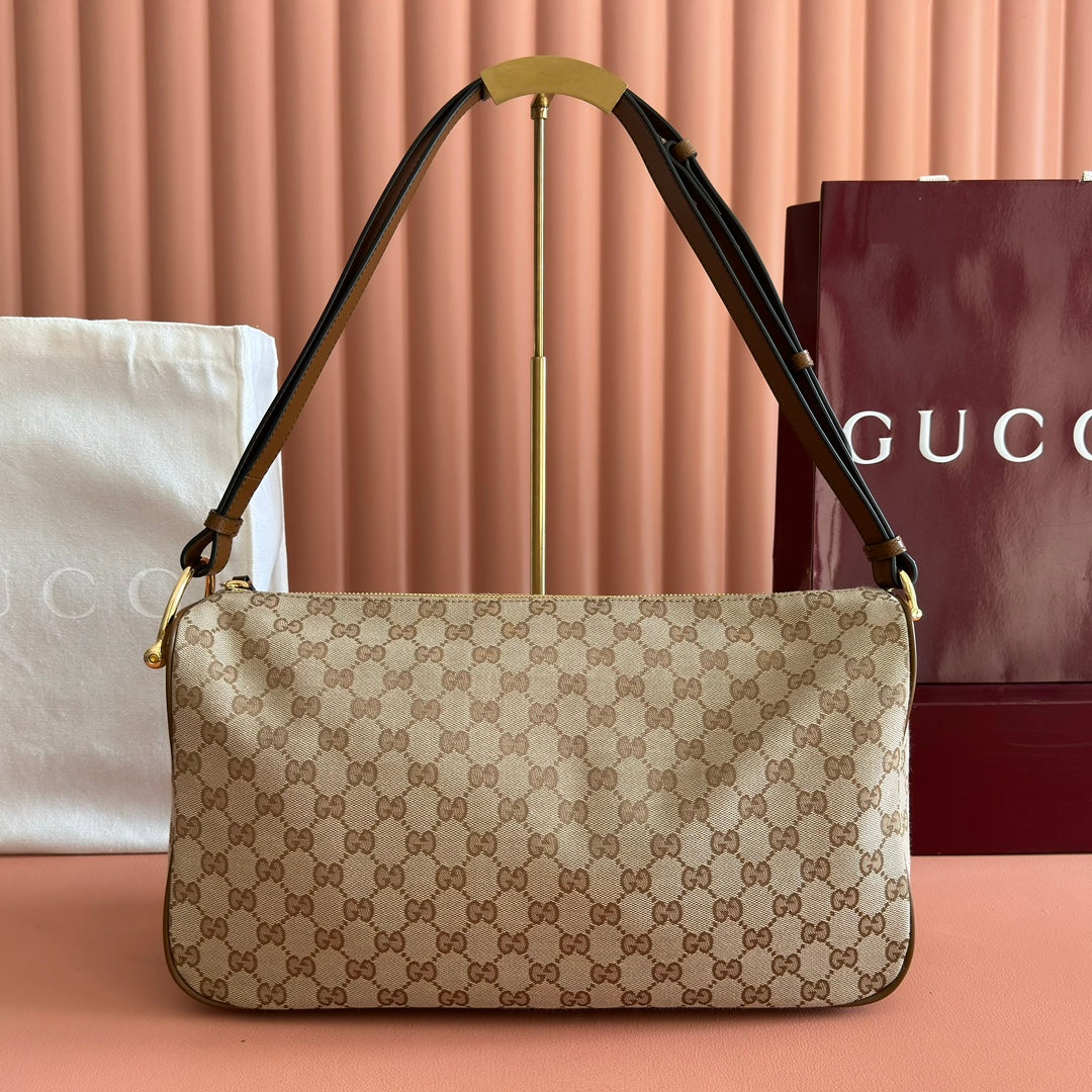 Fully packaged and presented in original condition, the Gucci Half Horsebit series reinterprets one of the brand's most iconic elements in a modern style. This series cleverly blends casual silhouettes with the iconic half-horsebit buckle accessory, which