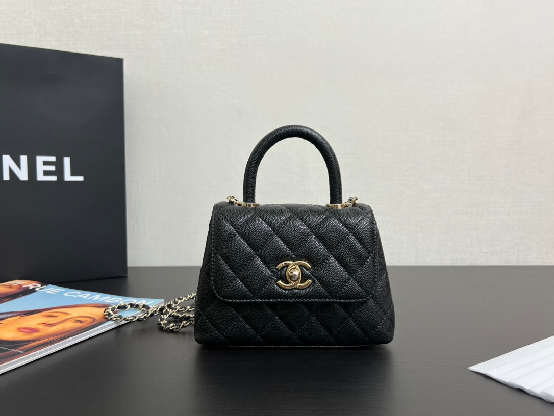 Original factory leather stock 24kcocohandle is really eye-catching. Super beautiful capacity, okay to carry, beautiful and practical. Size 11.514.55.5cm 99410