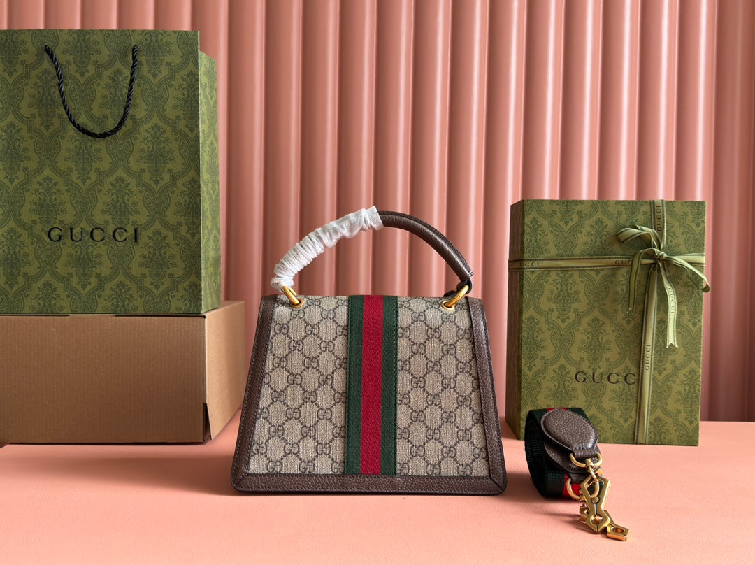 Equipped with a full set of classic Gucci packaging, featuring Marguerite details paired with the brand's emerging signature elements, the Queen Margaret series of bags are crafted from GG premium synthetic canvas. This versatile material still plays a