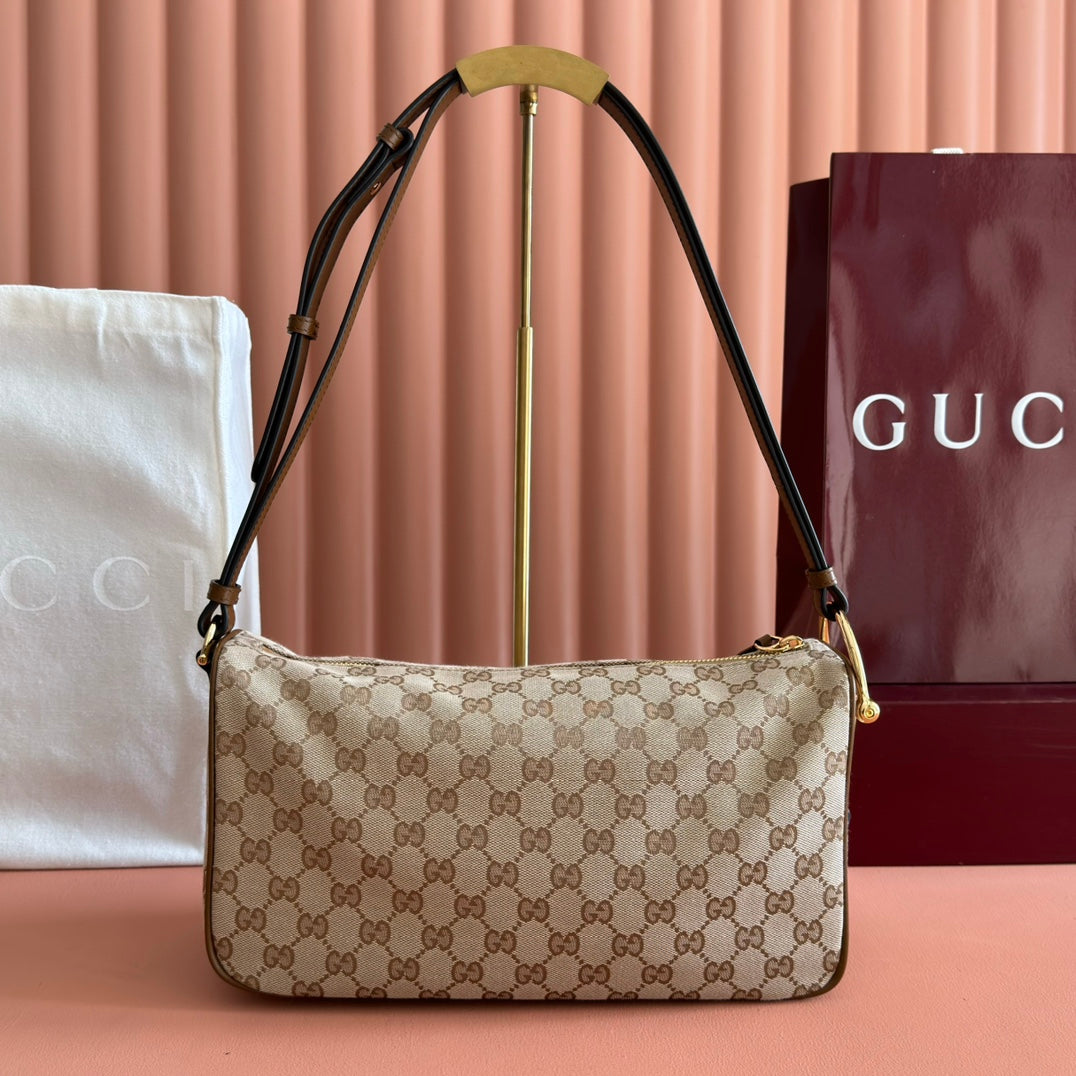 The original factory configuration, fully packaged, presents the Gucci Half Horsebit series in a modern style, reinterpreting one of the brand's most iconic elements. This series cleverly blends casual silhouettes with the iconic half-horsebit buckle