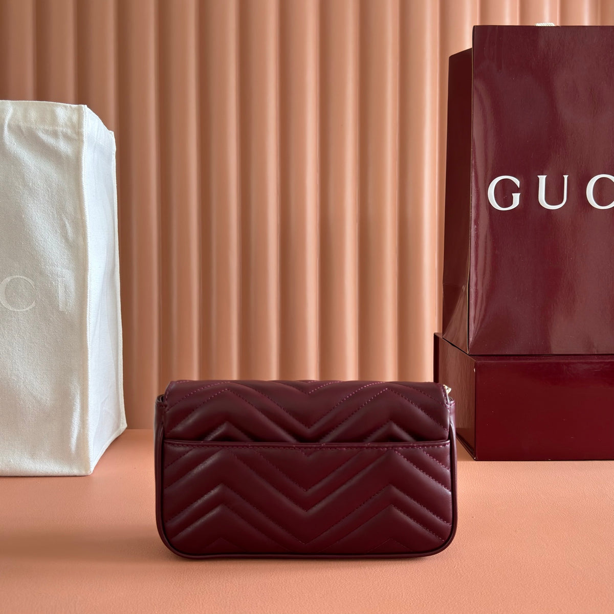 Original leather with full packaging Marmont series decorative card bag mini chain wallet accessory design injects traditional essence into the brand's modern style, bringing timeless items to the wardrobe. This mini chain card bag is equipped with a