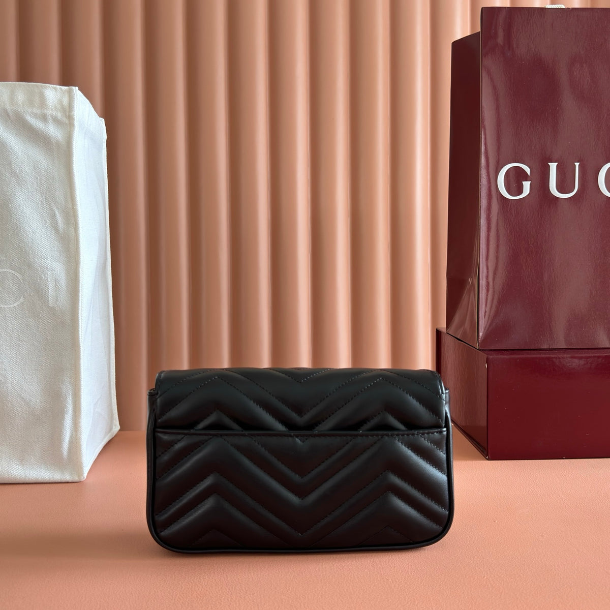 Original leather with full packaging Marmont series decorative card bag mini chain wallet accessory design injects traditional essence into the brand's modern style, bringing timeless items to the wardrobe. This mini chain card bag is equipped with a