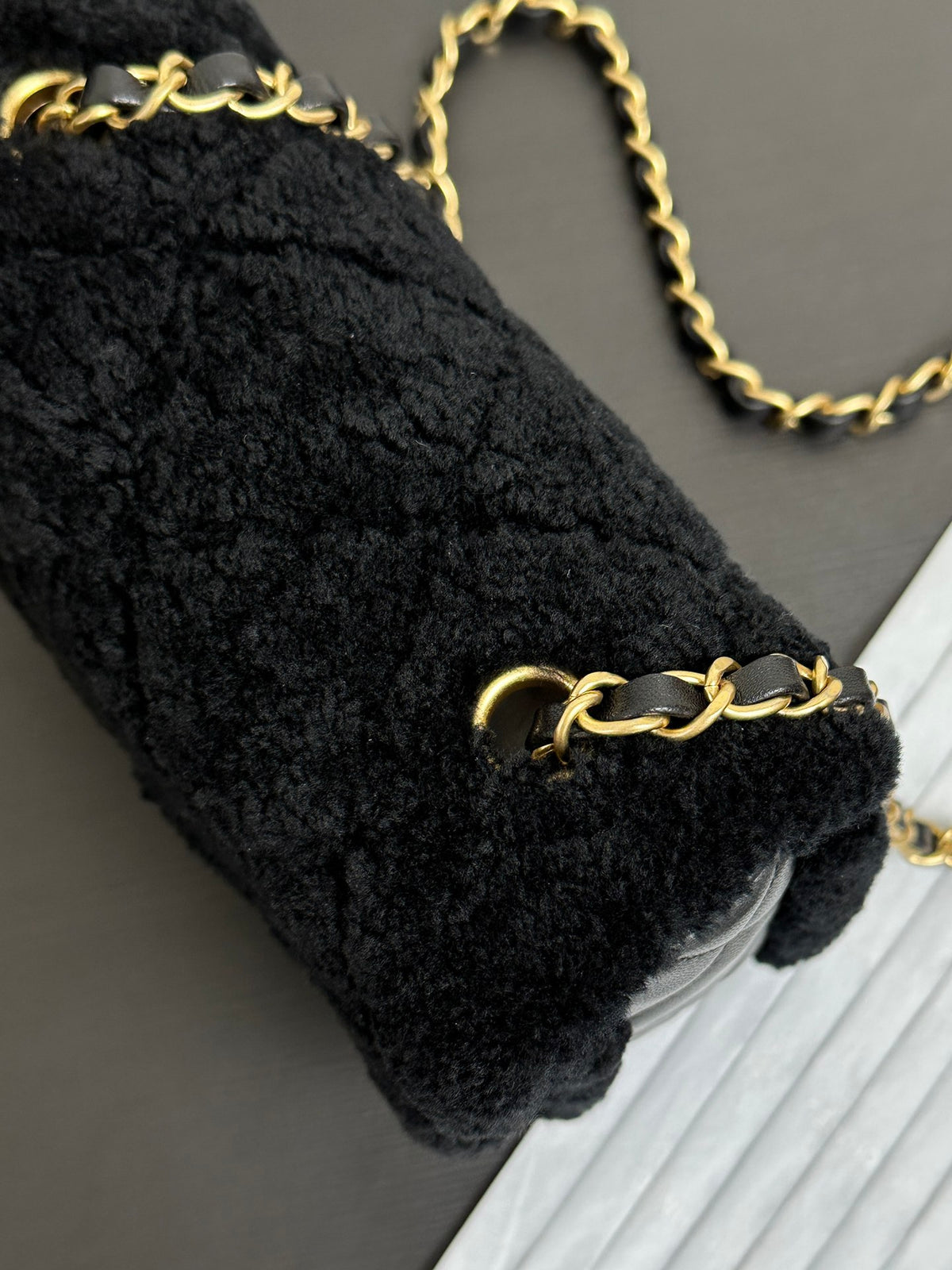 Original factory leather stock 24k Teddy lamb fur cute value full marks furry soft and sticky Melad color bag is really amazing! There are so many highlights and details, whether it is paired with daily casual wear or formal dresses, it can perfectly