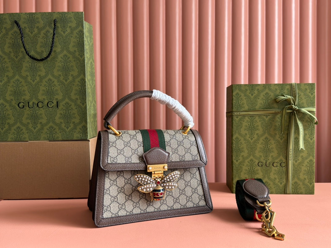Equipped with a full set of classic Gucci packaging, featuring Marguerite details paired with the brand's emerging signature elements, the Queen Margaret series of bags are crafted from GG premium synthetic canvas. This versatile material still plays a