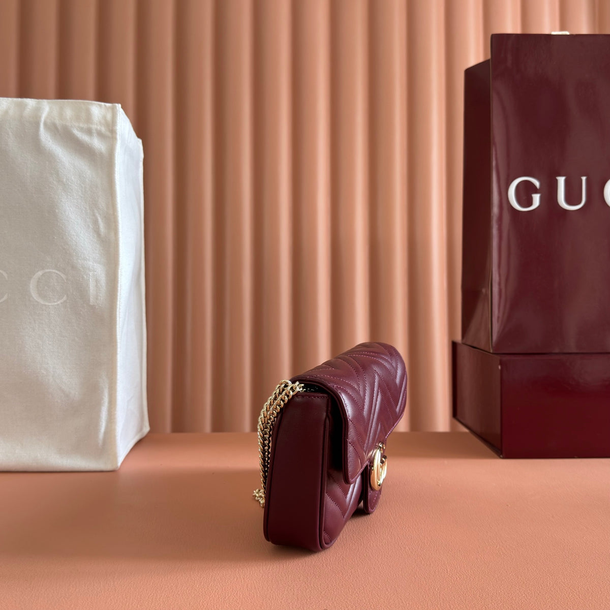 Original leather with full packaging Marmont series decorative card bag mini chain wallet accessory design injects traditional essence into the brand's modern style, bringing timeless items to the wardrobe. This mini chain card bag is equipped with a