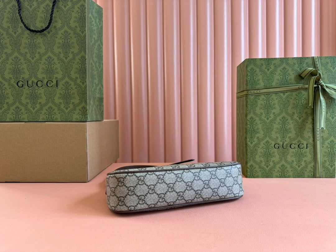 The original leather configuration comes with a complete set of packaging. The new brand has launched various series that continue the design concept that a single item should not only be popular for one season, but also become more and more new over