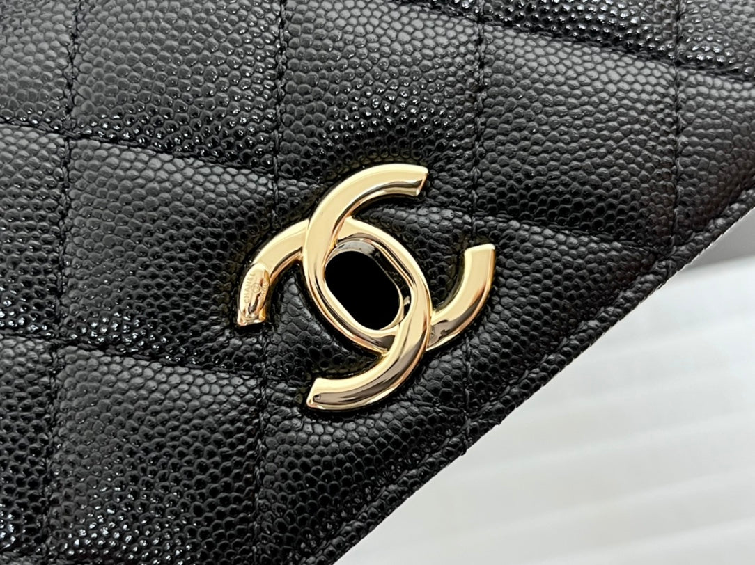 Original factory leather stock 24kcocohandle is really eye-catching. Super beautiful capacity, okay to carry, beautiful and practical. Size 11.514.55.5cm 99410