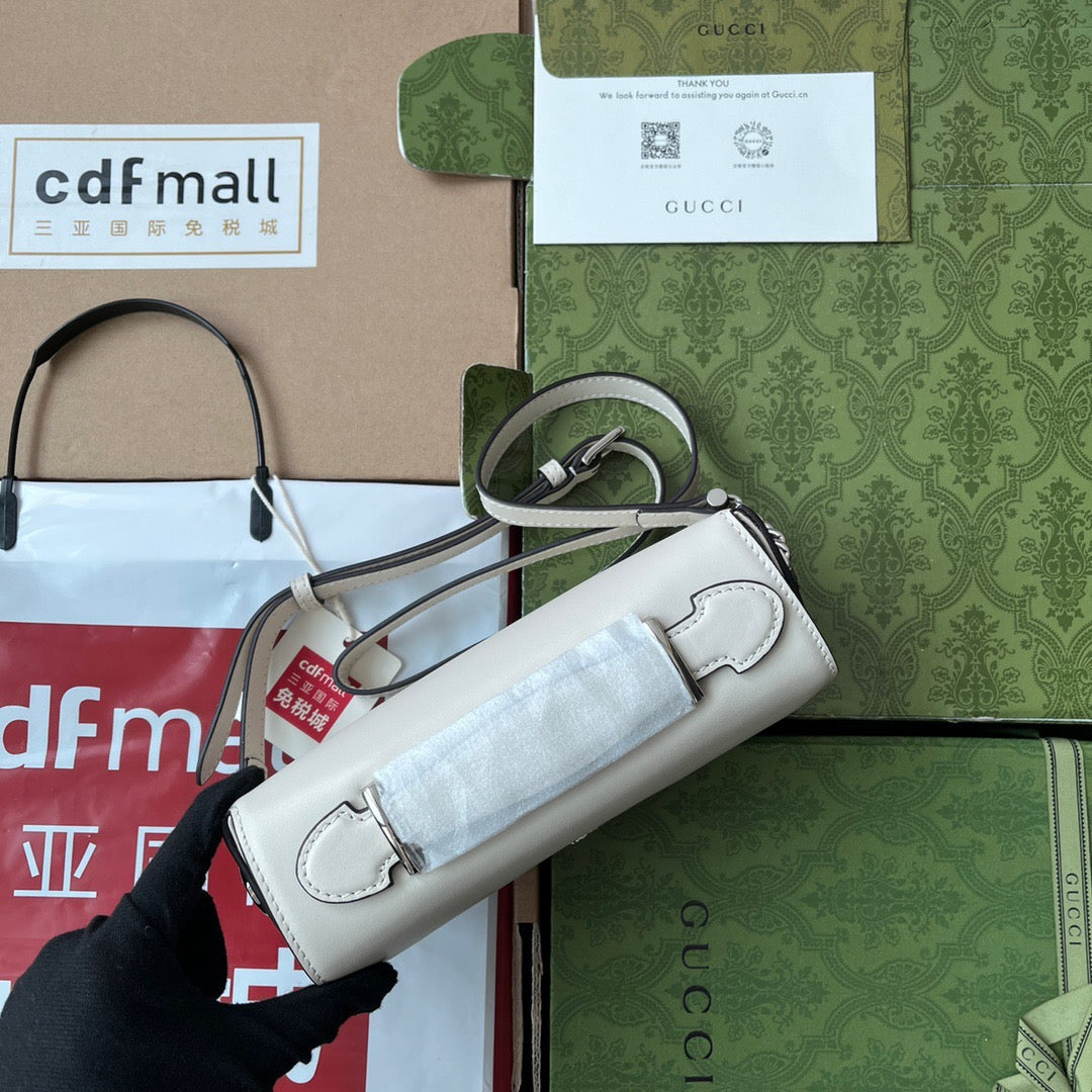 Original leather matching (Cdfmall Sanya Duty Free Shop handbag Petite GG series mini shoulder bag) This Petite GG series mini shoulder bag features a soft yet structured design, paired with a top zipper closure and cleverly integrated double G elements