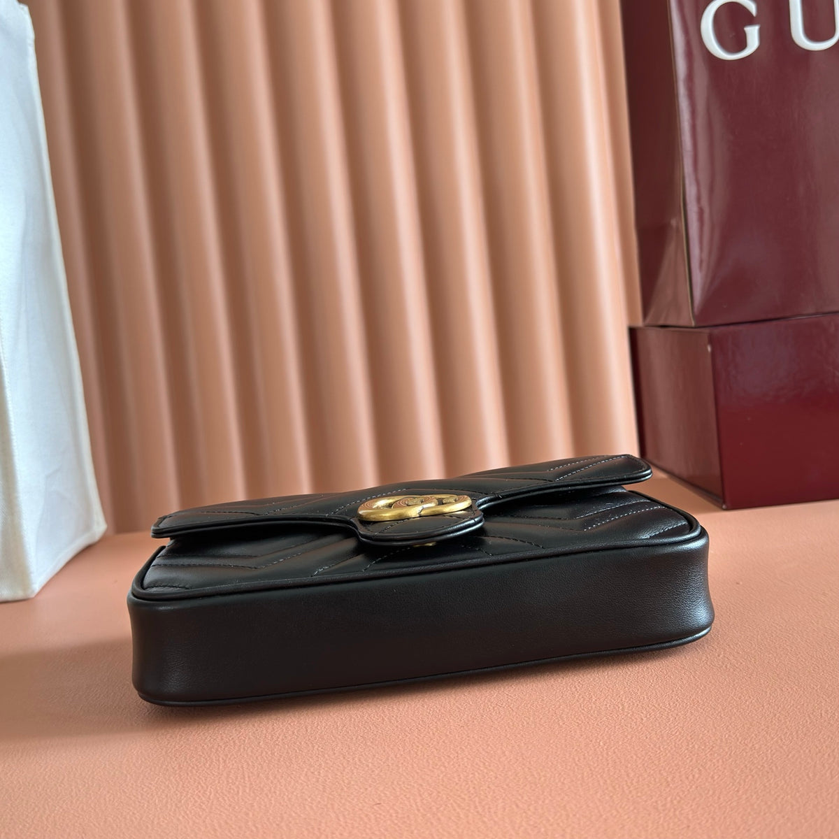 Original leather with full packaging Marmont series decorative card bag mini chain wallet accessory design injects traditional essence into the brand's modern style, bringing timeless items to the wardrobe. This mini chain card bag is equipped with a
