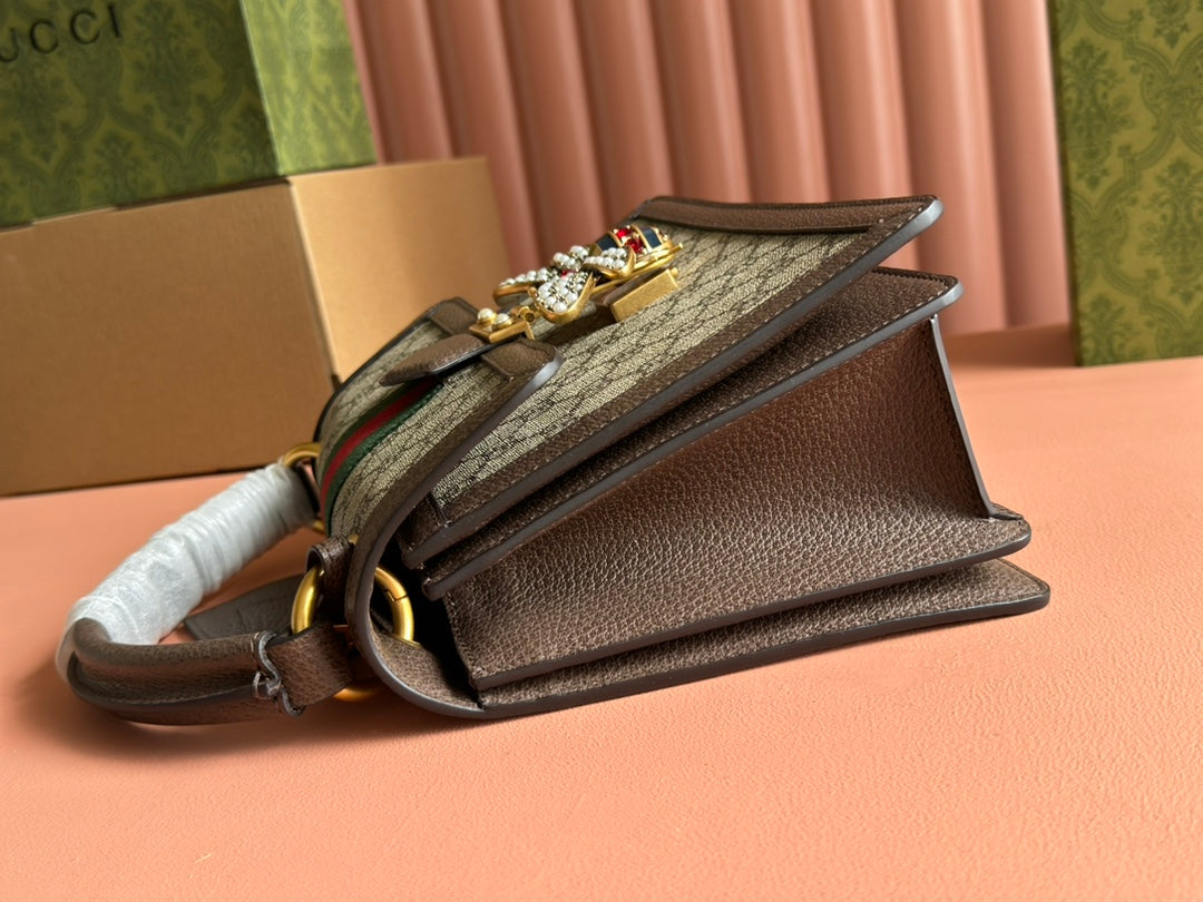 Equipped with a full set of classic Gucci packaging, featuring Marguerite details paired with the brand's emerging signature elements, the Queen Margaret series of bags are crafted from GG premium synthetic canvas. This versatile material still plays a