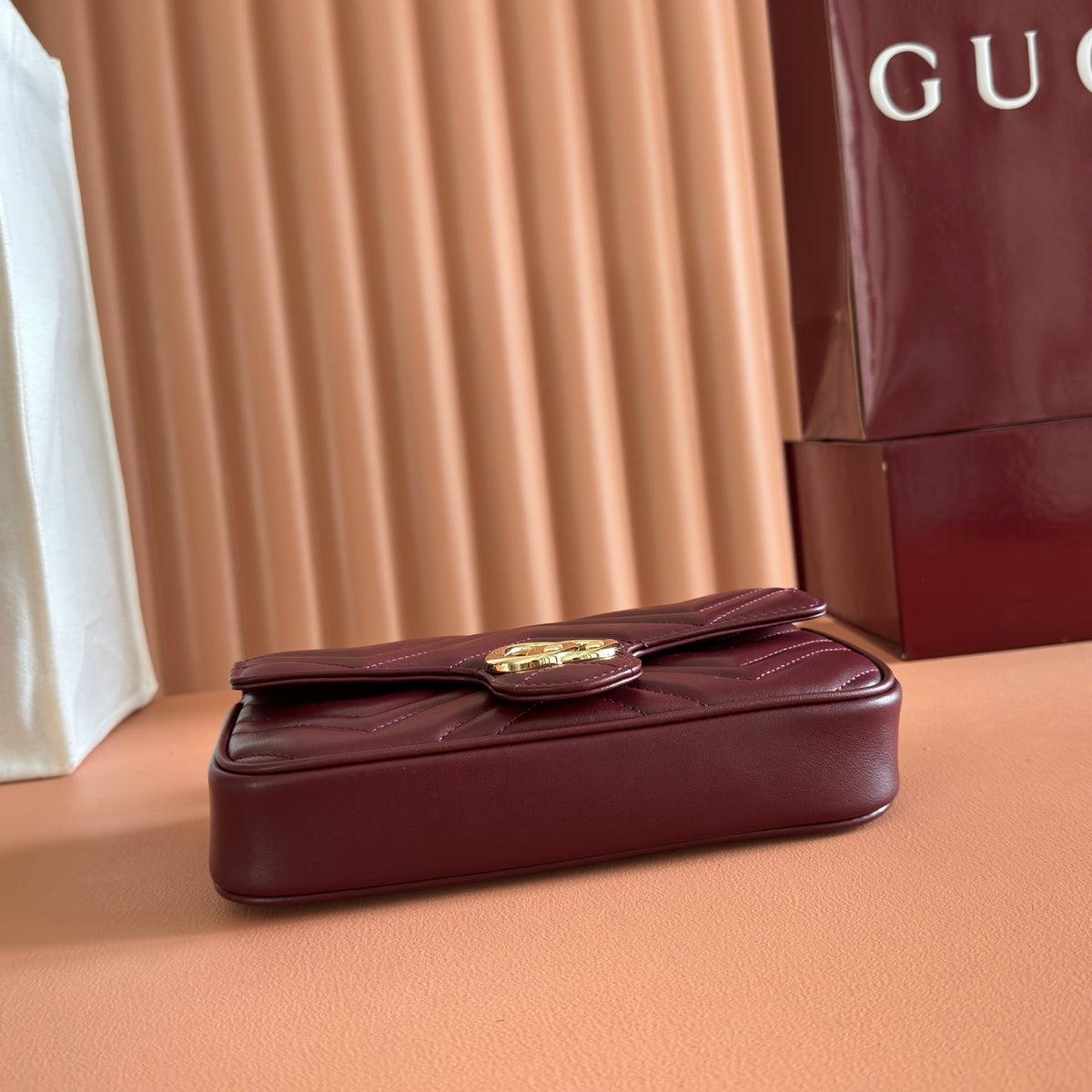 Original leather with full packaging Marmont series decorative card bag mini chain wallet accessory design injects traditional essence into the brand's modern style, bringing timeless items to the wardrobe. This mini chain card bag is equipped with a