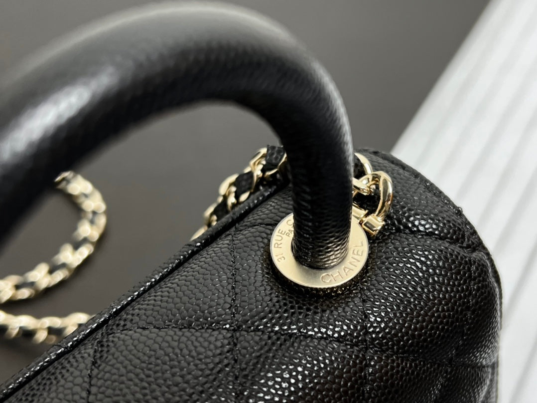 Original factory leather stock 24kcocohandle is really eye-catching. Super beautiful capacity, okay to carry, beautiful and practical. Size 11.514.55.5cm 99410