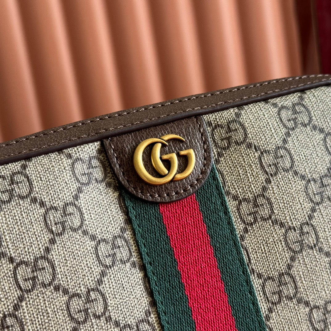 Original leather with full set of packaging, Ophidia series GG shoulder bag 9C2ST. This Ophidia series shoulder bag inherits the timeless design, crafted with traditional beige and ebony GG Supreme canvas materials inspired by vintage designs from the