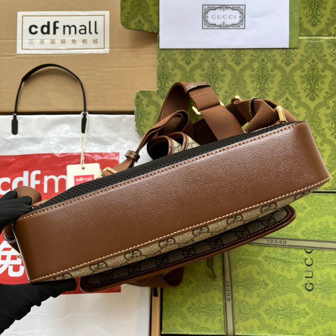 Original leather matching (fmall Sanya Duty Free Shop handbag HUH9G 8546, featuring timeless materials, color and house code combined, injecting a vintage feel into the style. This beige and ebony canvas small backpack, adorned with brown leather, is