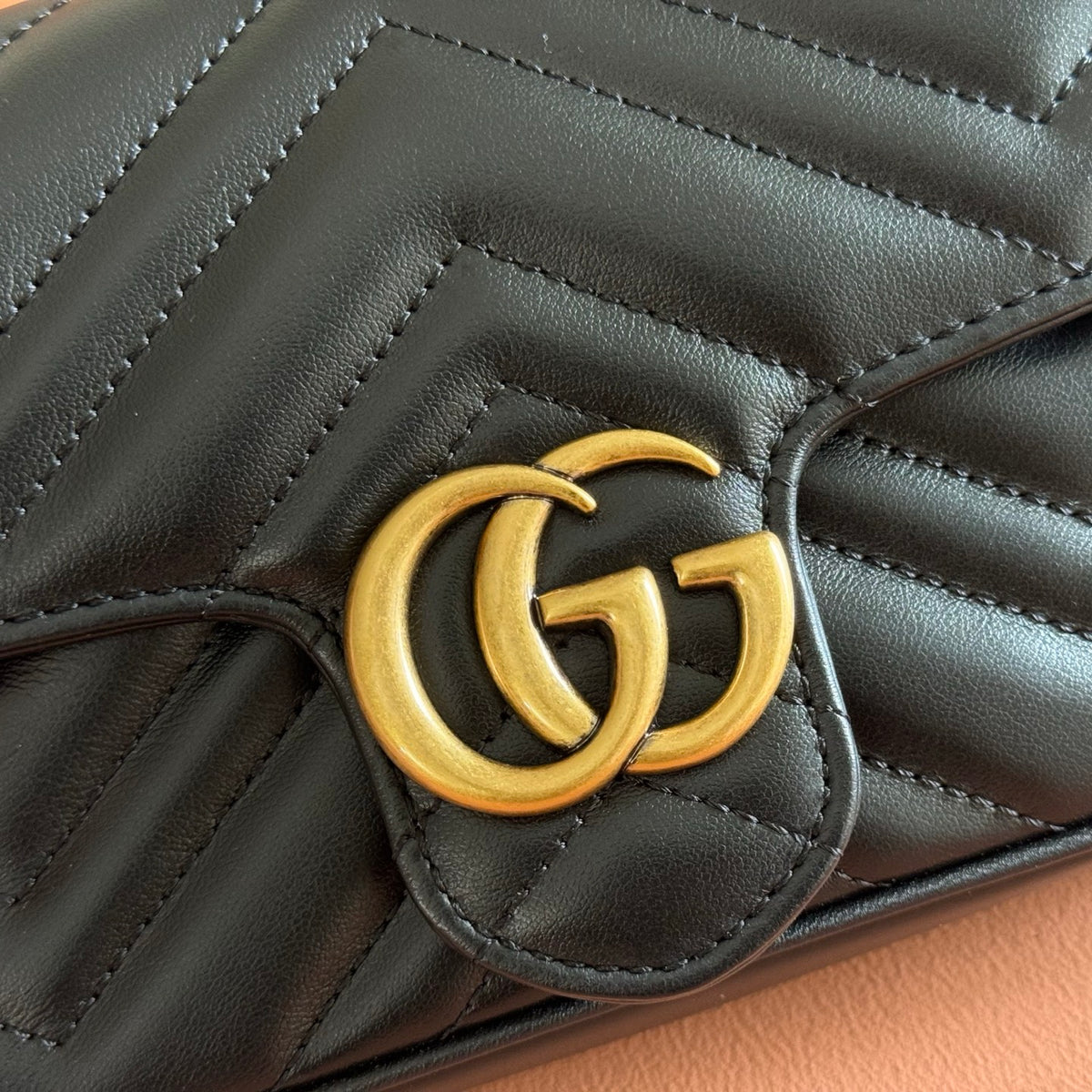Original leather with full packaging Marmont series decorative card bag mini chain wallet accessory design injects traditional essence into the brand's modern style, bringing timeless items to the wardrobe. This mini chain card bag is equipped with a