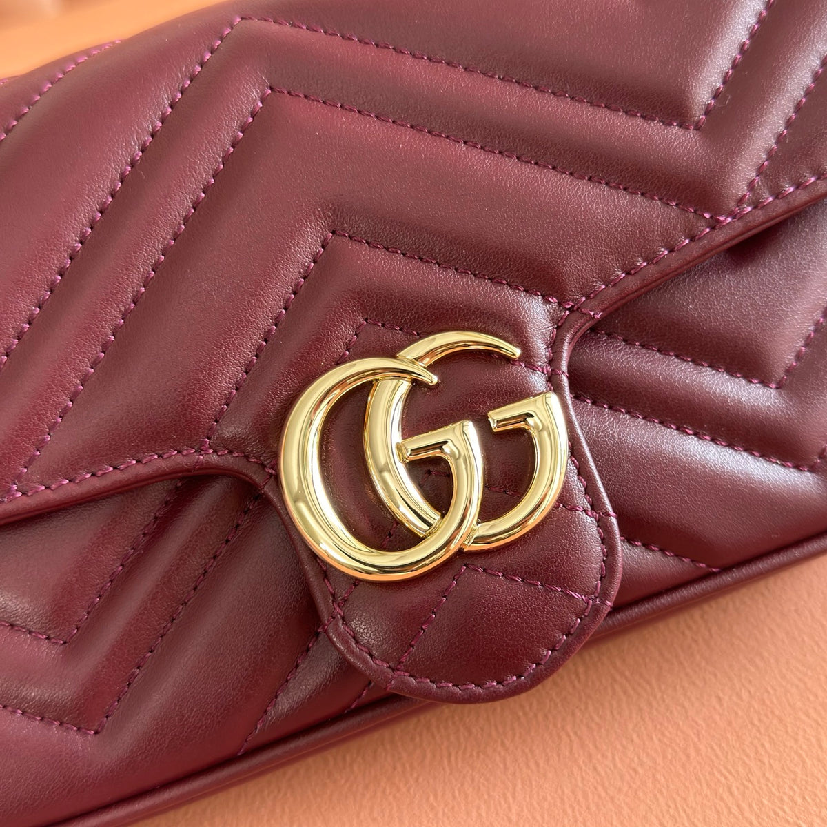 Original leather with full packaging Marmont series decorative card bag mini chain wallet accessory design injects traditional essence into the brand's modern style, bringing timeless items to the wardrobe. This mini chain card bag is equipped with a