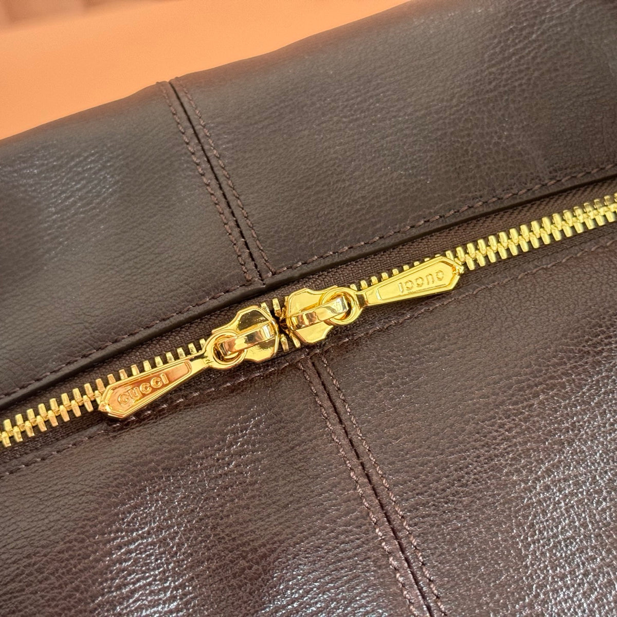Equipped with a complete set of packaging, the 2026 Spring/Summer collection is newly launched. The Brera collection is named after Milan's historic art district, blending casual elegance and versatile practicality. This handbag is made of lightweight