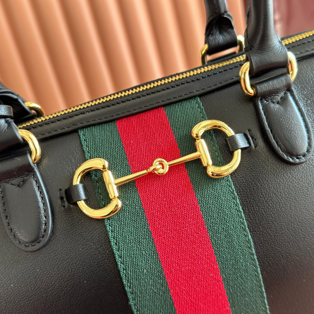 Original leather configuration with complete packaging for the 2026 spring/summer collection. The Gucci Borsetto collection is newly launched, cleverly combining the Italian word "borsa handbag" and the word "morsetto clasp". This handbag is made of