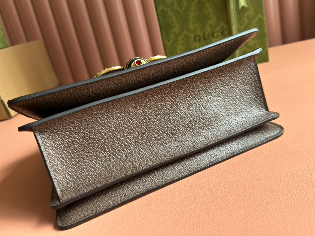 Equipped with a full set of classic Gucci packaging, featuring Marguerite details paired with the brand's emerging signature elements, the Queen Margaret series of bags are crafted from GG premium synthetic canvas. This versatile material still plays a