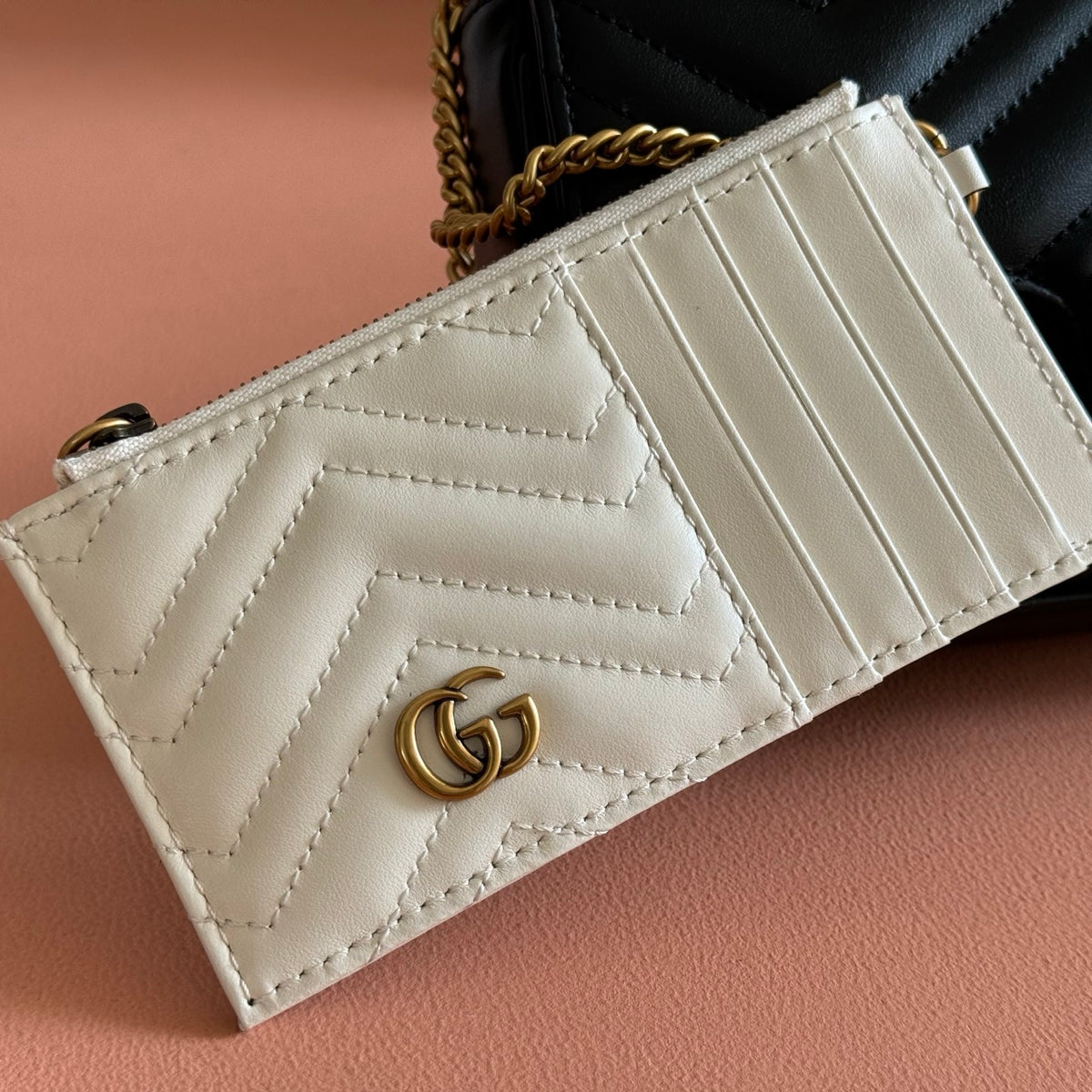 Original leather with full packaging Marmont series decorative card bag mini chain wallet accessory design injects traditional essence into the brand's modern style, bringing timeless items to the wardrobe. This mini chain card bag is equipped with a