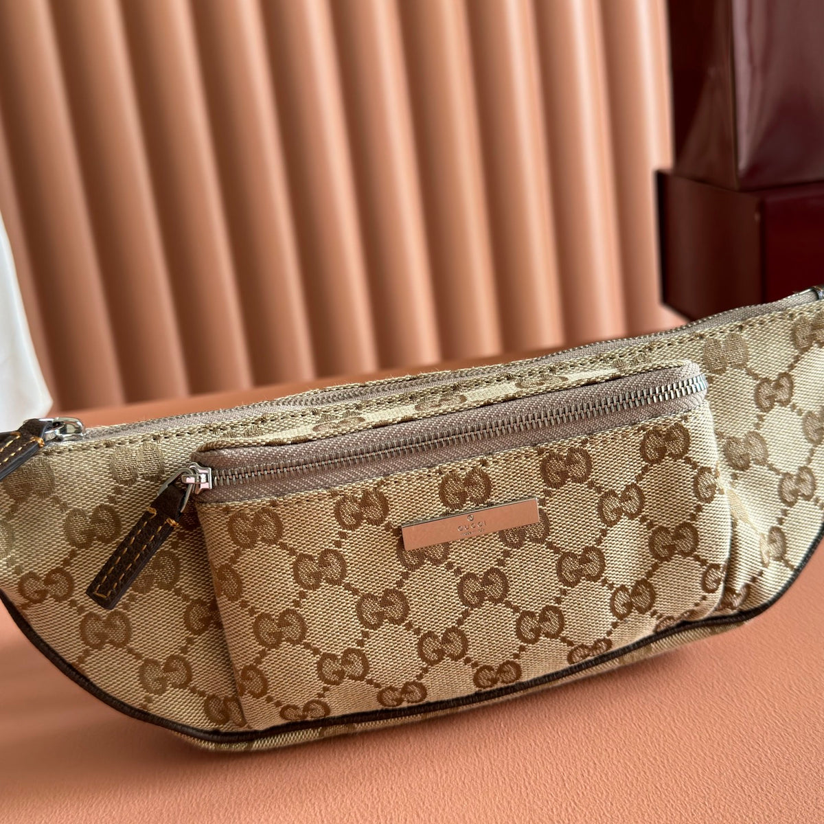 Original leather configuration with complete packaging. This item comes from the Gucci imavera series and Gucci Tag series. The design is synchronized with the city rhythm, color scheme, and compact shape, making this mini handbag a fashionable item for
