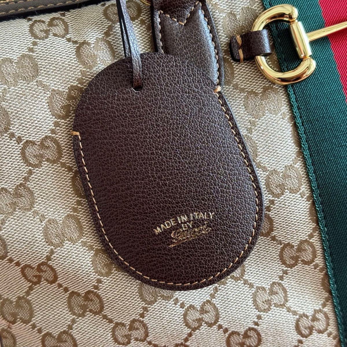 Original leather configuration with complete packaging for the 2026 spring/summer collection. The Gucci Borsetto collection is newly launched, cleverly combining the Italian word "borsa handbag" and the word "morsetto clasp". This handbag is made of