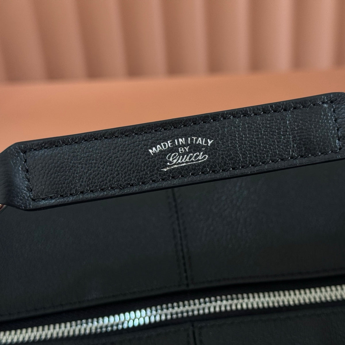 Equipped with a complete set of packaging, the 2026 Spring/Summer collection is newly launched. The Brera collection is named after Milan's historic art district, blending casual elegance and versatile practicality. This handbag is made of lightweight