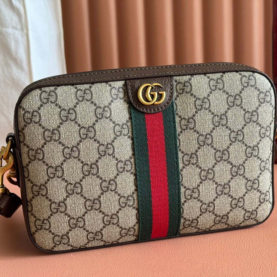 Original leather with full set of packaging, Ophidia series GG shoulder bag 9C2ST. This Ophidia series shoulder bag inherits the timeless design, crafted with traditional beige and ebony GG Supreme canvas materials inspired by vintage designs from the
