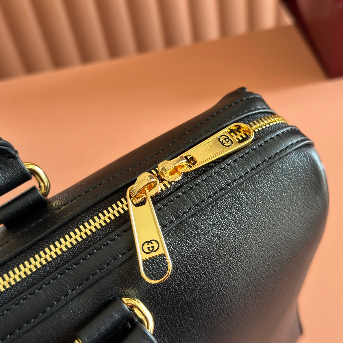 Original leather configuration with complete packaging for the 2026 spring/summer collection. The Gucci Borsetto collection is newly launched, cleverly combining the Italian word "borsa handbag" and the word "morsetto clasp". This handbag is made of
