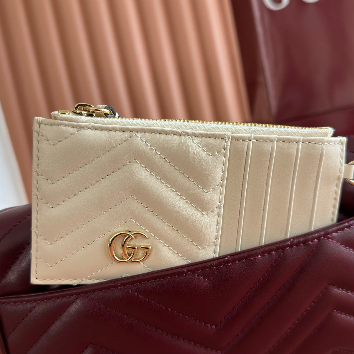 Original leather with full packaging Marmont series decorative card bag mini chain wallet accessory design injects traditional essence into the brand's modern style, bringing timeless items to the wardrobe. This mini chain card bag is equipped with a