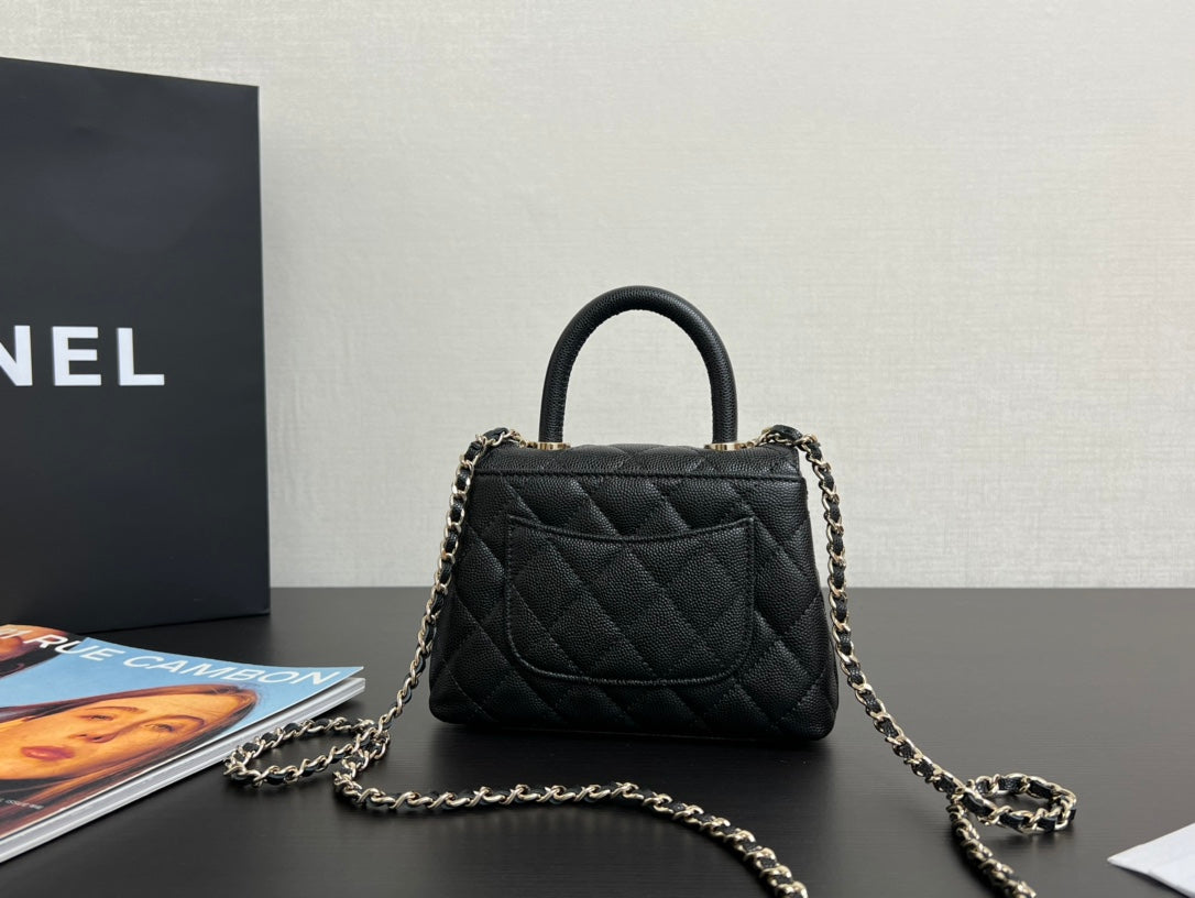 Original factory leather stock 24kcocohandle is really eye-catching. Super beautiful capacity, okay to carry, beautiful and practical. Size 11.514.55.5cm 99410