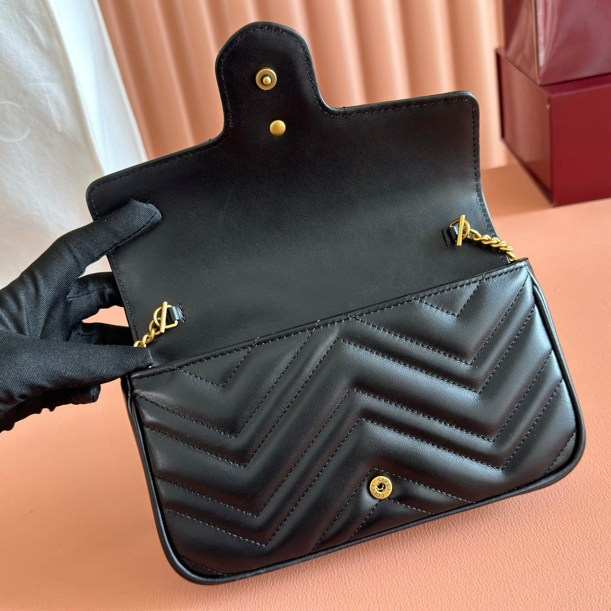 Original leather with full packaging Marmont series decorative card bag mini chain wallet accessory design injects traditional essence into the brand's modern style, bringing timeless items to the wardrobe. This mini chain card bag is equipped with a